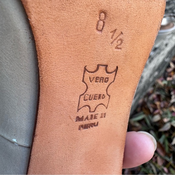 John Fluevog 8.5 M Prodigy Taupe Patent Leather Slingback Pumps Shoes Peru - Picture 8 of 14